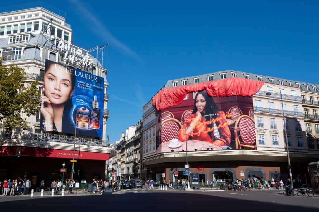 panneaux publicitaires en ville